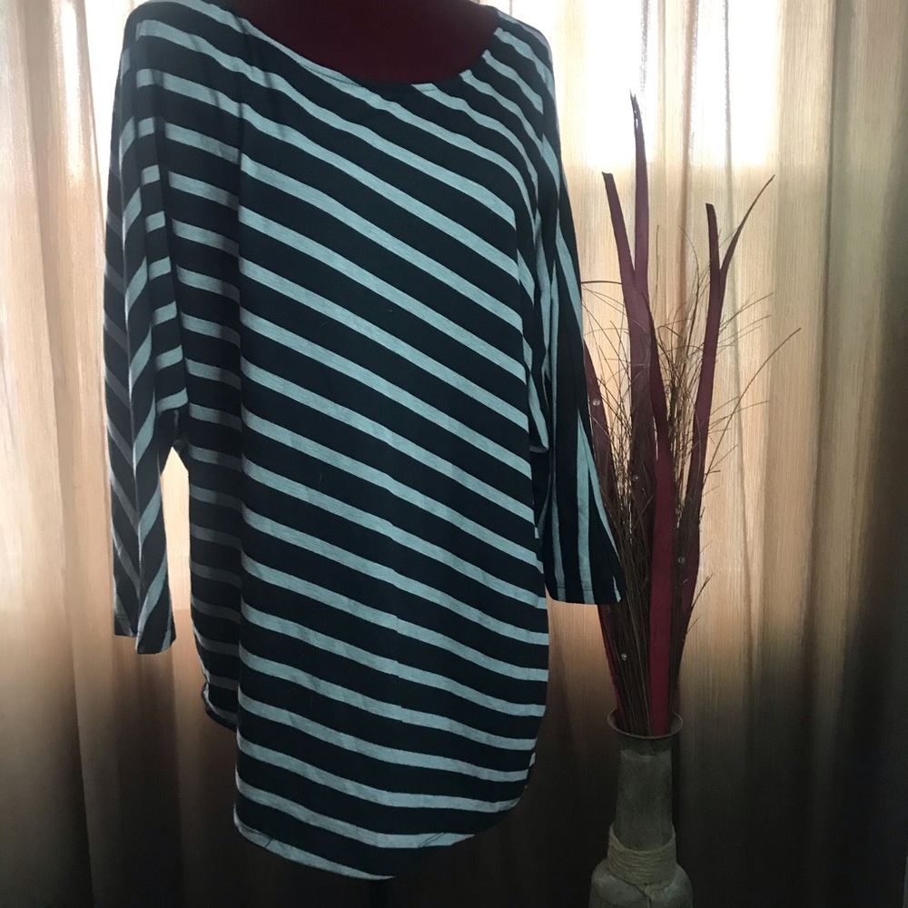 Size 2X 🖤 Diagonal Stripe Asymmetrical Knit Top